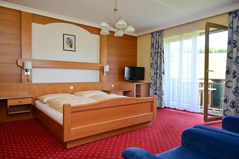 Ferienhotel Hofer Superior Strass im Attergau 외부 사진